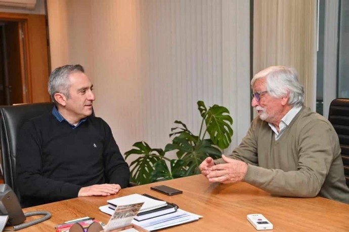 Jorge Carrera visitó ministerios del gobierno provincial