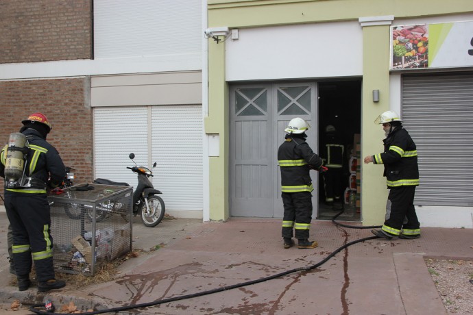 Principio de incendio en un supermercado 