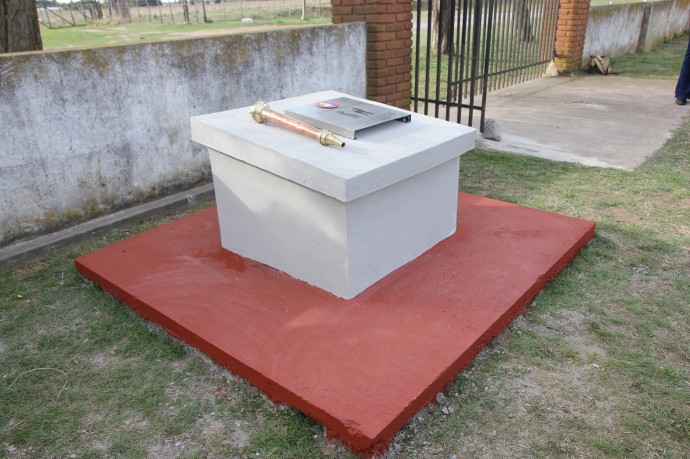 El Cuartel de Bomberos inauguró un monolito conmemorativo