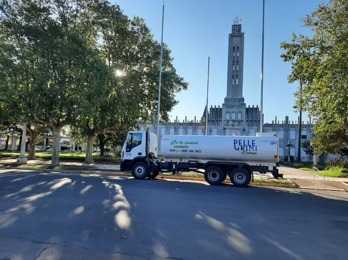 El Municipio adquirió un nuevo camión regador