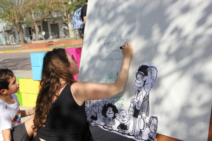 La escultura de Mafalda ya se encuentra en la plaza principal