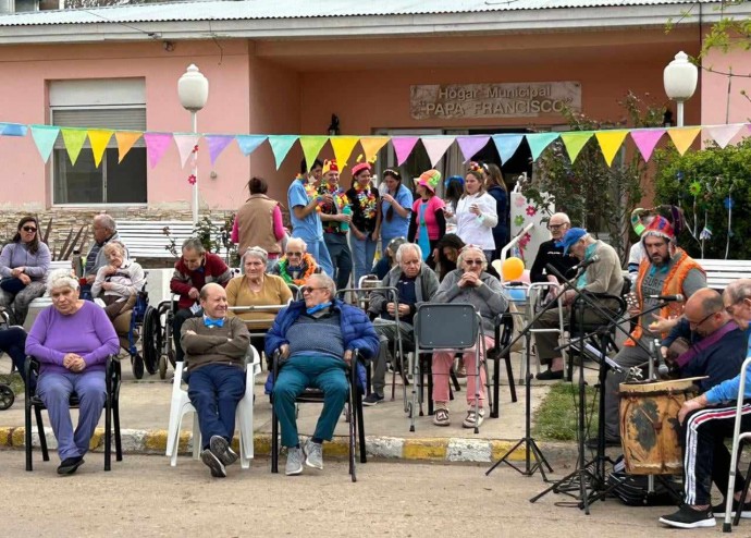 El Hogar Municipal celebró la llegada de la primavera