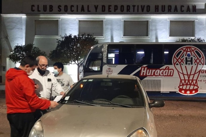 Pacheco entregó un subsidio al Club Social y Deportivo Huracán 